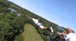 Saut à l'élastique depuis le viaduc de Cluis