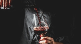 Dégustation de vin dans le noir à Plassac