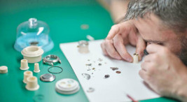 Initiation à l'horlogerie à Paris 3 e - Révision d'une montre mécanique
