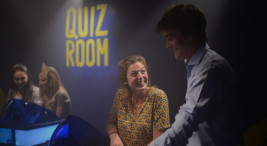 Participation à un Quiz Immersif dans un décor de jeu télé à La Rochelle