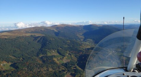 Baptême de l'air en ULM pendulaire - survol de la chaîne des puys près de Clermont Ferrand