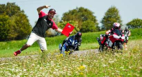 Roulage et Coaching en moto personnelle - Circuit Fay-de-Bretagne