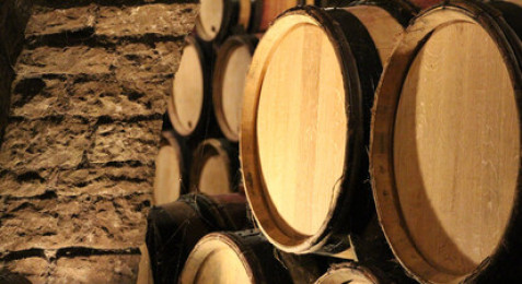 Dégustation de vin à Beaune dans un domaine viticole en Bourgogne