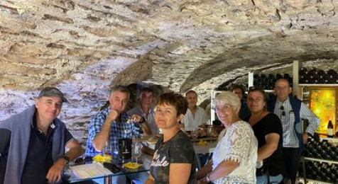 Dégustation de vin à Beaune dans un domaine viticole en Bourgogne