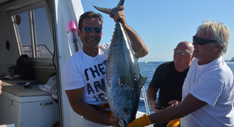 Pêche au gros en mer méditerranée près de Cannes