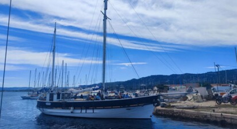 Privatisation d'un voilier à la lagune de Berre au large de Marseille