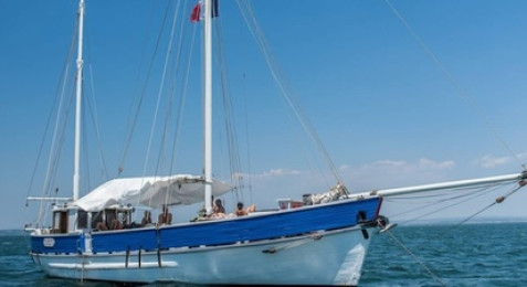 Privatisation d'un voilier à la lagune de Berre au large de Marseille