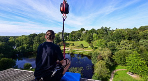 Saut en chute libre contrôlée dans la forêt de Camors