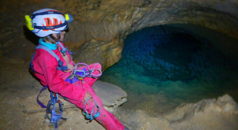 Spéléologie dans un gouffre d'eau chaude à Tarascon sur Ariège