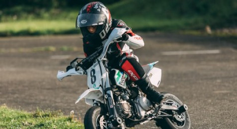 Stage de pilotage demi-journée en moto pour enfant - Circuit de Dreux