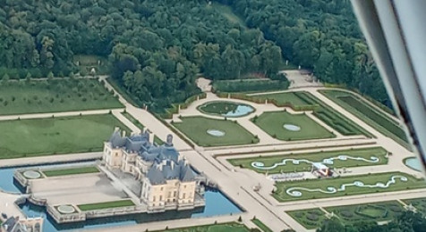 Survolez Vaux-le-Vicomte, Fontainebleau et Disney lors d’un vol partagé depuis Lognes
