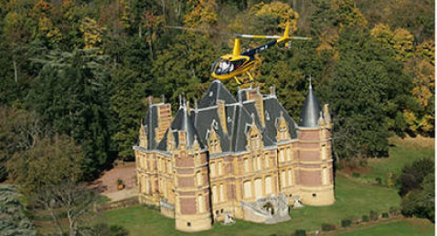 Survol-Helico-Chateau-Beaujolais-1.jpg