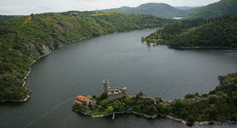 Survol-Helico-Chateau-Beaujolais-2.jpg