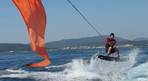 Session de ski nautique ou wakeboard à Sainte-Maxime